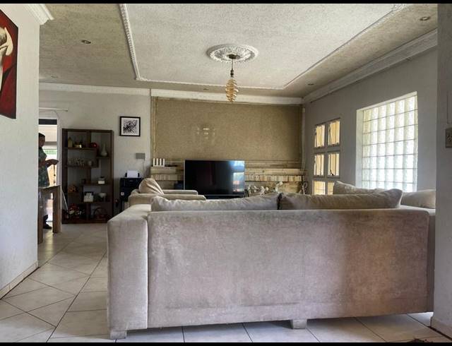 4 BEDROOM HOUSE FOR SALE IN GLENANDA